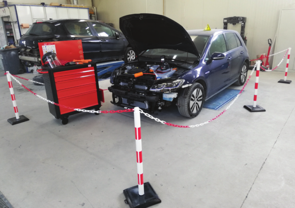 Electric Vehicle Service Area Barricade Kit